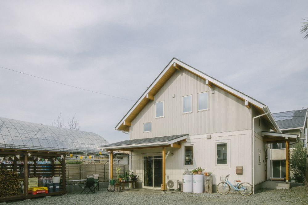 三角屋根と薪ストーブの家　LONE 写真